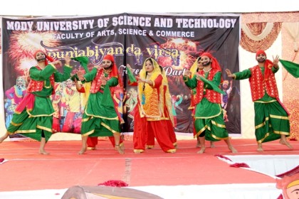 A beautiful way to say goodbye; Mody University of Science and Technology 2nd year students organized farewell function for the passing out batch